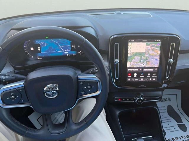 Pre-Owned 2023 Volvo XC40 B4 Core - photo - 7