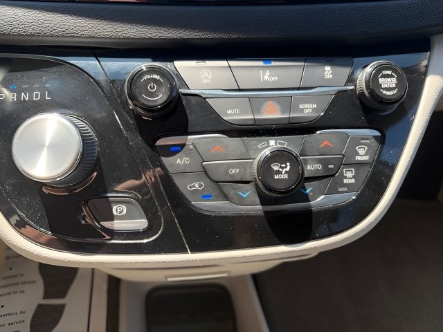 Pre-Owned 2022 Chrysler Pacifica Touring L - photo - 14