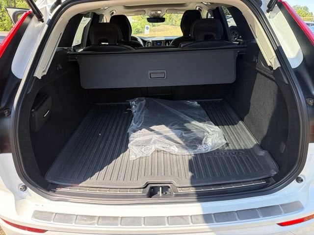 Pre-Owned 2023 Volvo XC60 B5 Plus Dark Theme - photo - 26