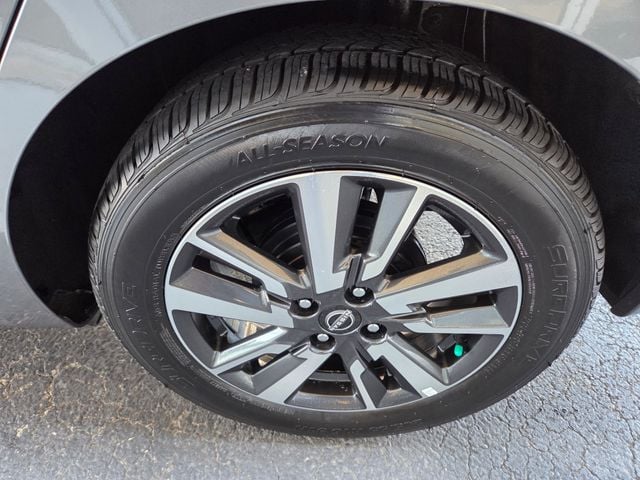 Pre-Owned 2025 Nissan Versa 1.6 SV - photo - 13