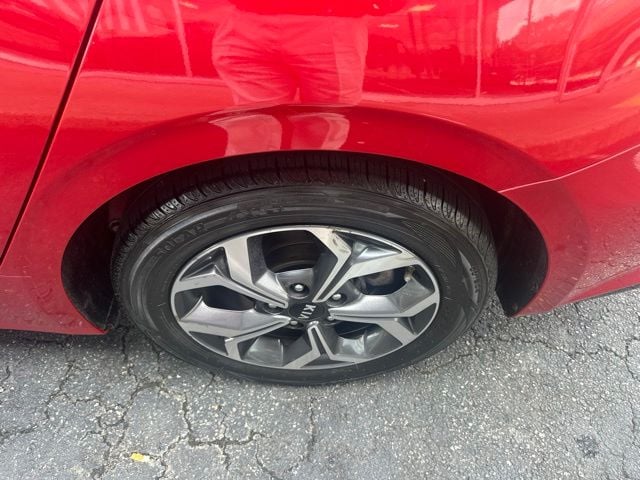 Pre-Owned 2021 Kia Forte LXS - photo - 20