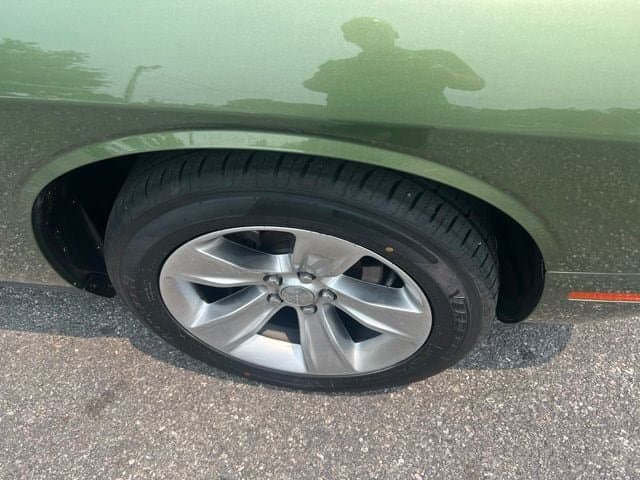 Pre-Owned 2021 Dodge Challenger SXT - photo - 4