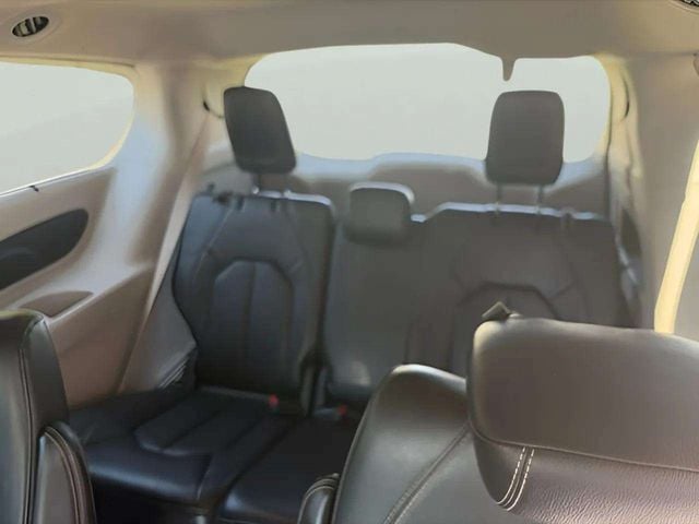 Pre-Owned 2022 Chrysler Pacifica Touring L - photo - 13