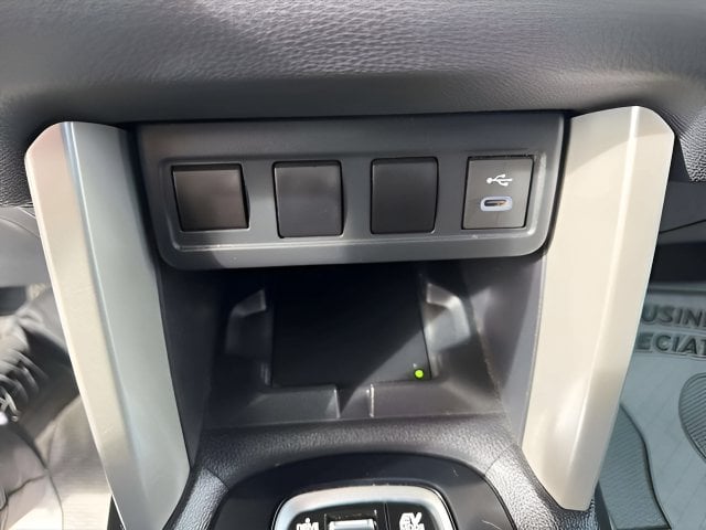 Pre-Owned 2024 Toyota Corolla Cross Hybrid XSE - photo - 12