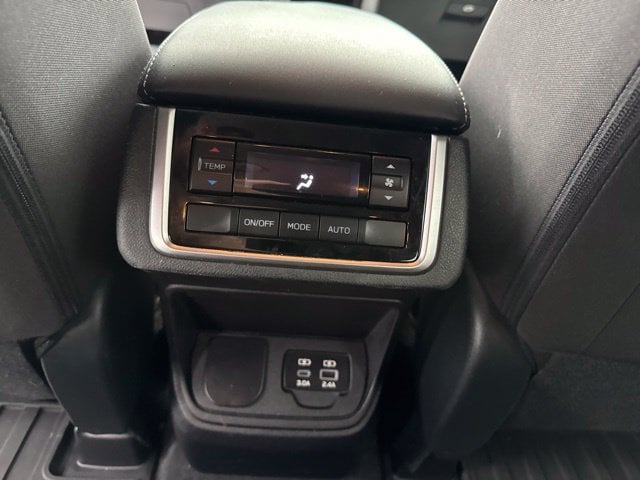 Pre-Owned 2023 Subaru Ascent Premium - photo - 8