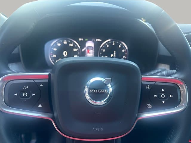 Pre-Owned 2019 Volvo XC40 Momentum - photo - 9