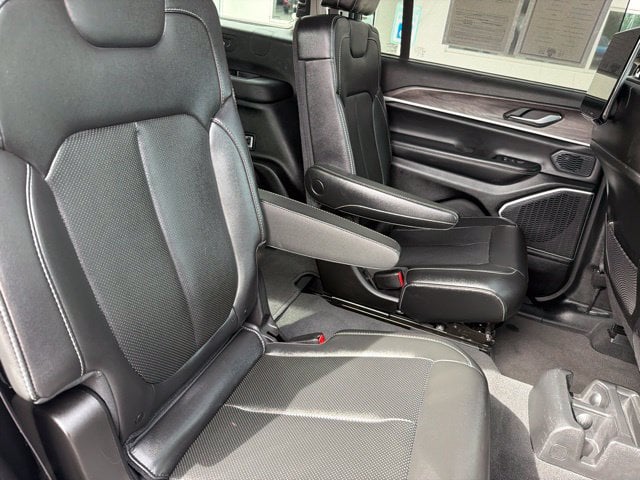 Pre-Owned 2023 Jeep Grand Cherokee L Limited - photo - 17