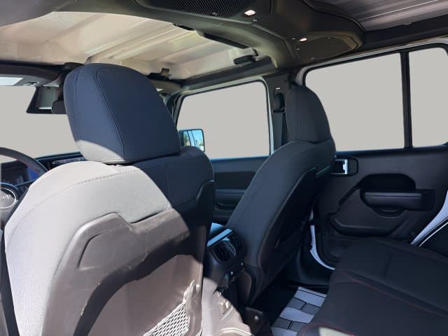 Pre-Owned 2025 Jeep Wrangler Rubicon - photo - 6