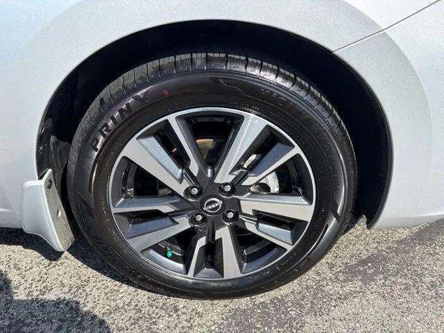 Pre-Owned 2024 Nissan Versa 1.6 S - photo - 12