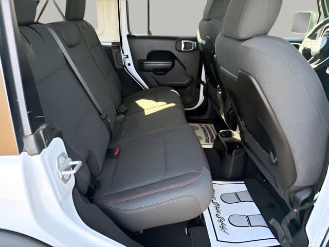 Pre-Owned 2025 Jeep Wrangler Rubicon - photo - 29