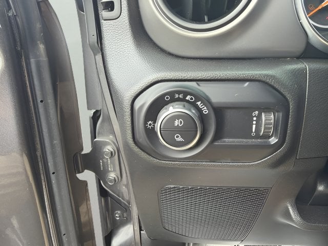 Pre-Owned 2023 Jeep Gladiator Sport S - photo - 14