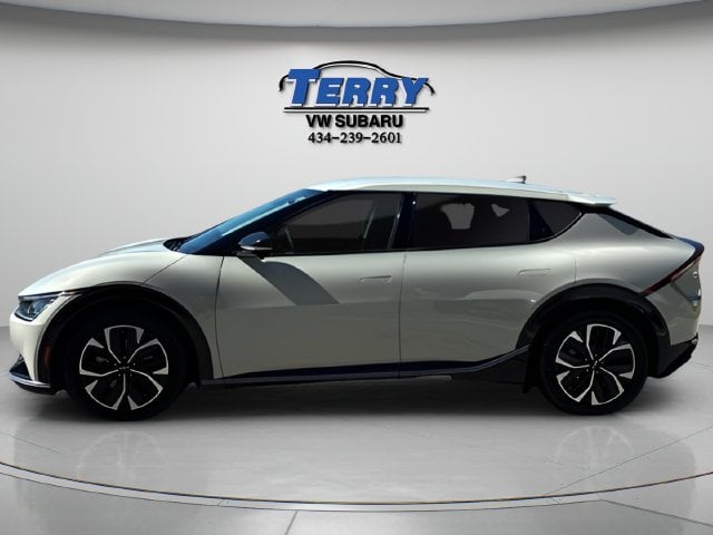 Pre-Owned 2022 Kia EV6 Wind - photo - 3