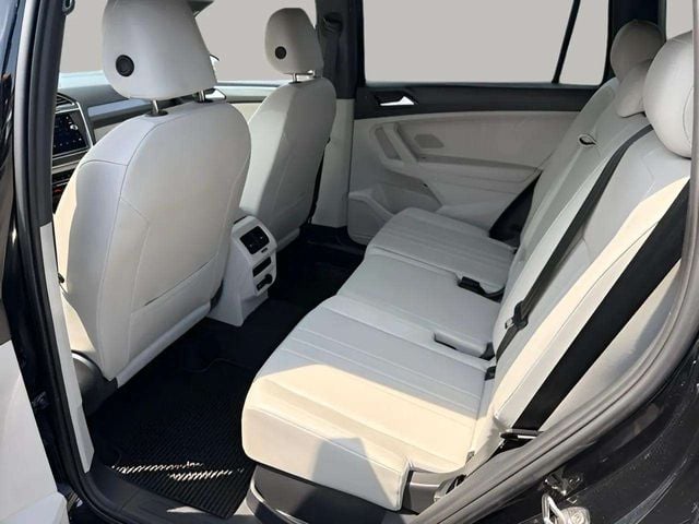 Pre-Owned 2024 Volkswagen Tiguan 2.0T SE R-Line Black - photo - 25