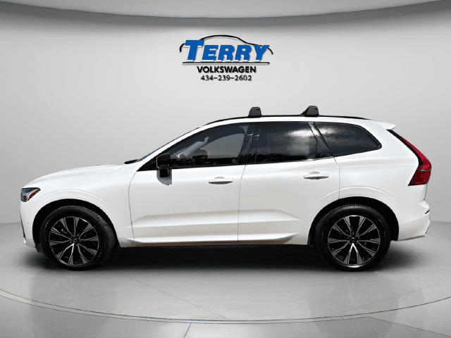 Pre-Owned 2023 Volvo XC60 B5 Plus Dark Theme - photo - 1