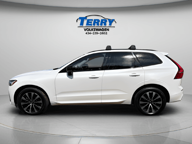 Pre-Owned 2023 Volvo XC60 B5 Plus Dark Theme - photo - 1