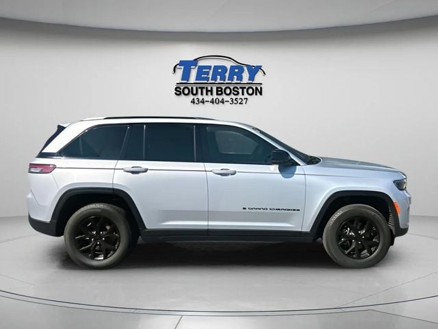 Pre-Owned 2025 Jeep Grand Cherokee Altitude - photo - 0