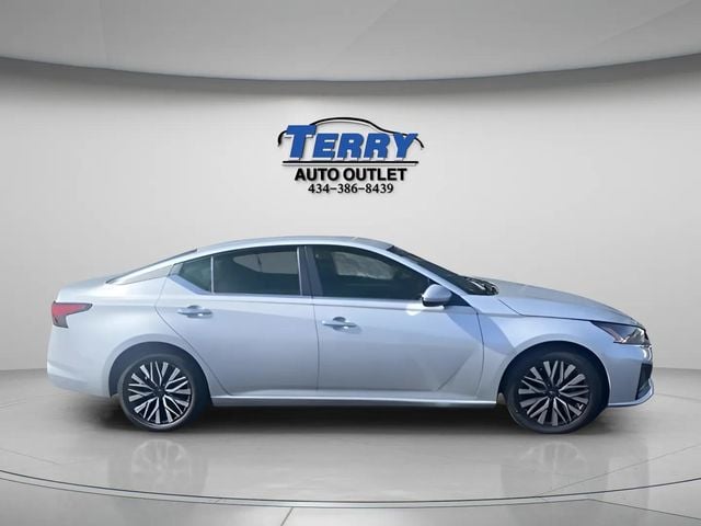 Pre-Owned 2023 Nissan Altima 2.5 SV - photo - 0