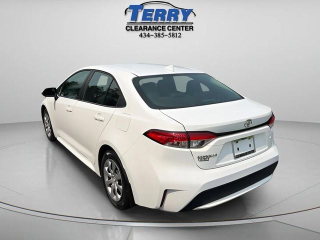 Pre-Owned 2022 Toyota Corolla LE - photo - 3