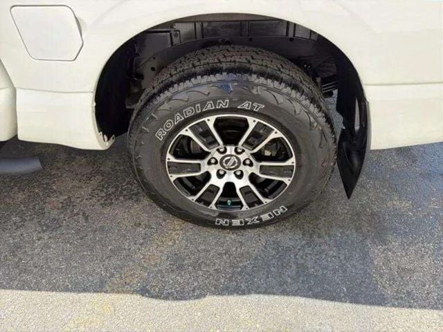 Pre-Owned 2021 Nissan Titan SV - photo - 13