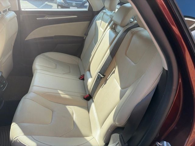 Pre-Owned 2016 Ford Fusion Hybrid Titanium - photo - 5