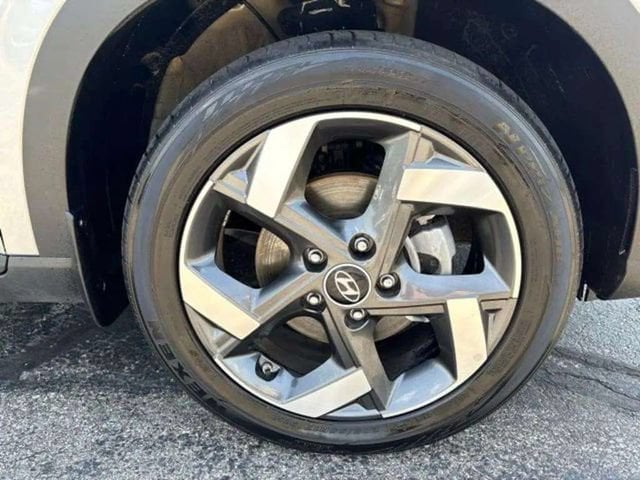 Pre-Owned 2025 Hyundai Venue SEL - photo - 9