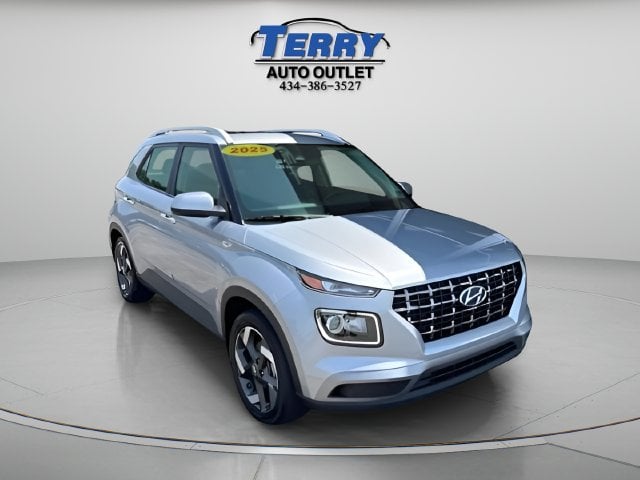 Pre-Owned 2025 Hyundai Venue SEL - photo - 1