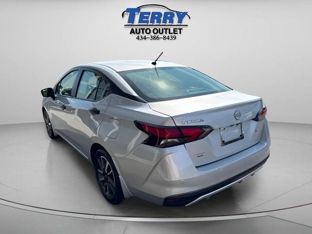 Pre-Owned 2024 Nissan Versa 1.6 S - photo - 4