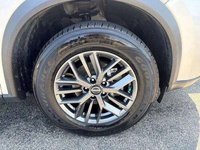 Pre-Owned 2024 Nissan Rogue S - photo - 25