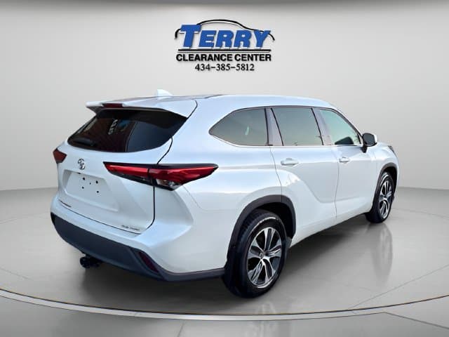 Pre-Owned 2021 Toyota Highlander XLE - photo - 4