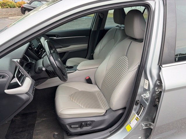 Pre-Owned 2022 Toyota Camry SE - photo - 2