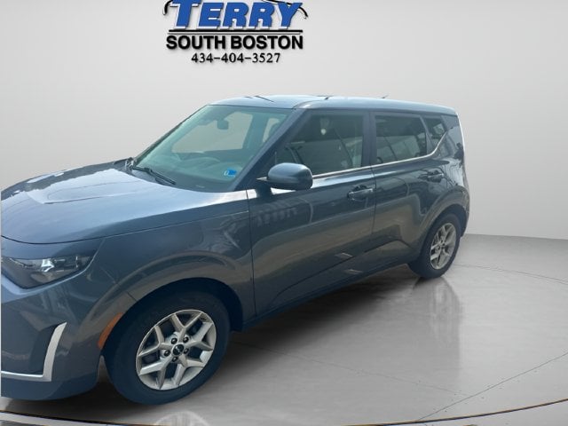 Pre-Owned 2024 Kia Soul LX - photo - 2