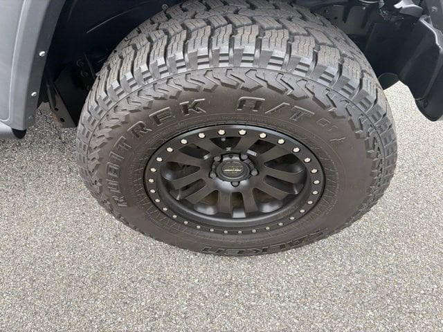 Pre-Owned 2023 Jeep Gladiator Sport S - photo - 27