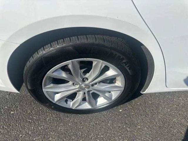 Pre-Owned 2024 Chevrolet Malibu LT - photo - 18