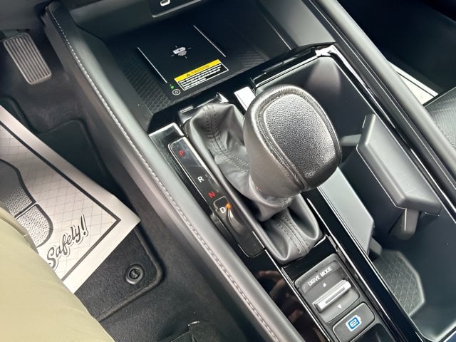 Pre-Owned 2024 Honda Accord Hybrid Touring - photo - 22