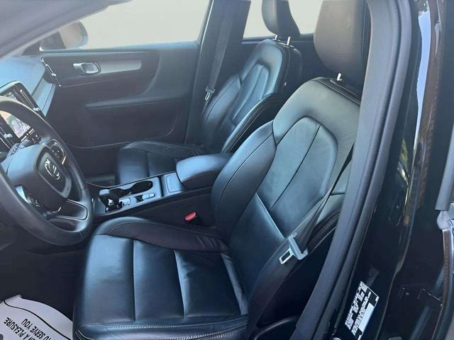 Pre-Owned 2023 Volvo XC40 B4 Core - photo - 11
