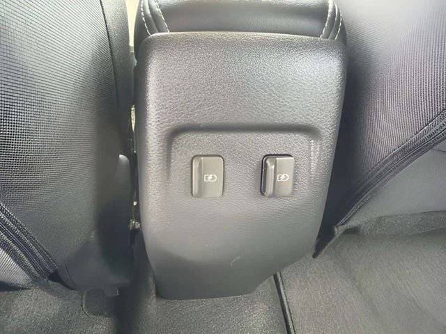 Pre-Owned 2023 Nissan Kicks SR - photo - 24