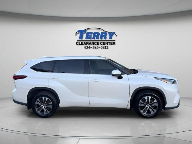 Pre-Owned 2021 Toyota Highlander XLE - photo - 0
