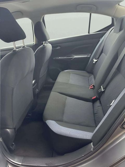 Pre-Owned 2024 Nissan Versa 1.6 SV - photo - 8