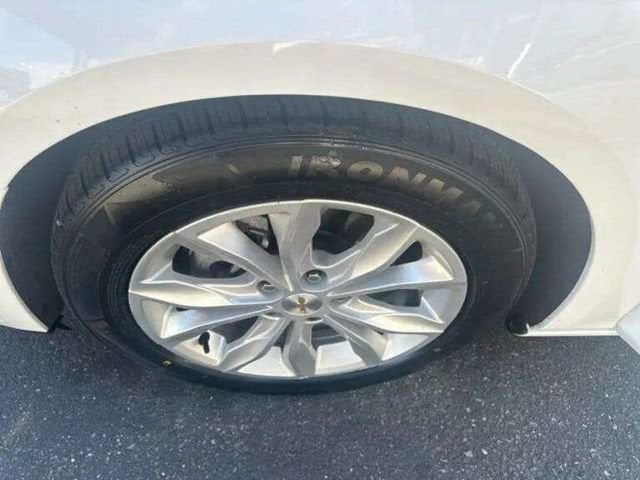 Pre-Owned 2024 Chevrolet Malibu LT - photo - 16