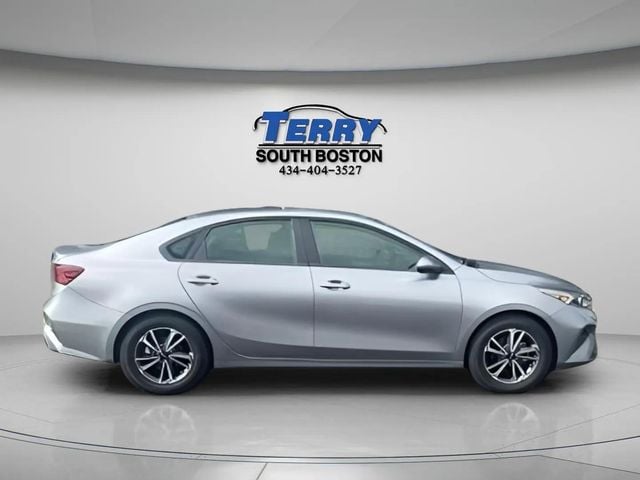 Pre-Owned 2023 Kia Forte LXS - photo - 0