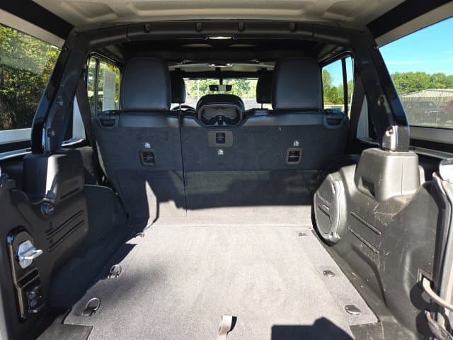 Pre-Owned 2022 Jeep Wrangler Unlimited Sahara - photo - 12