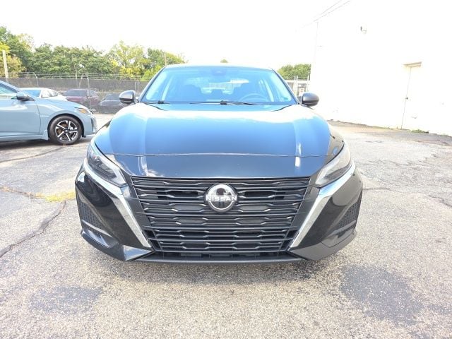 Pre-Owned 2024 Nissan Altima 2.5 SV - photo - 0