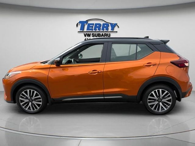Pre-Owned 2023 Nissan Kicks SR - photo - 2