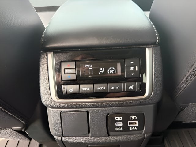 Pre-Owned 2024 Subaru Ascent Limited - photo - 8