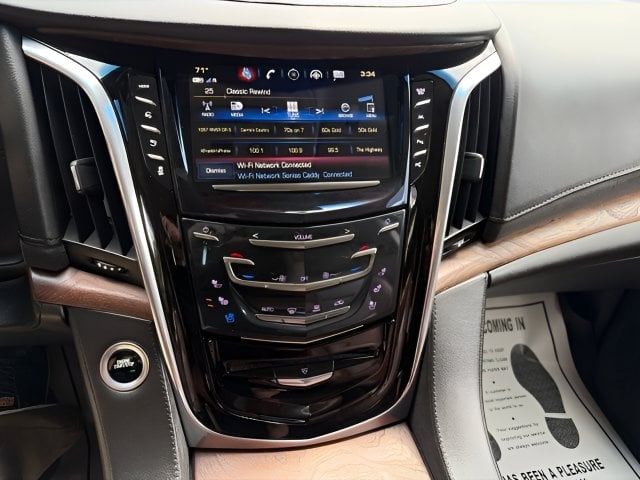 Pre-Owned 2019 Cadillac Escalade Luxury - photo - 17
