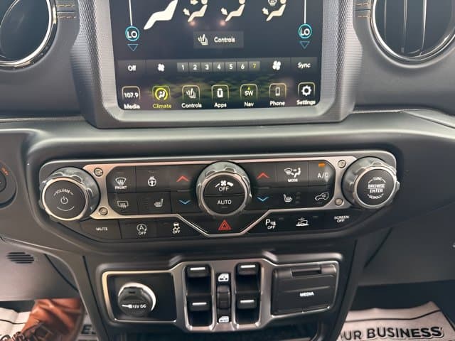 Pre-Owned 2022 Jeep Gladiator High Altitude - photo - 19