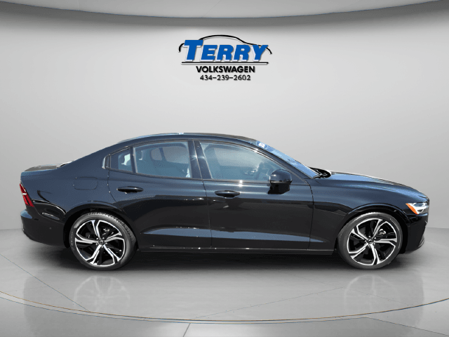 Pre-Owned 2024 Volvo S60 B5 Plus Dark Theme - photo - 0