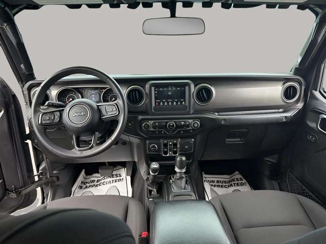 Pre-Owned 2023 Jeep Gladiator Sport S - photo - 25
