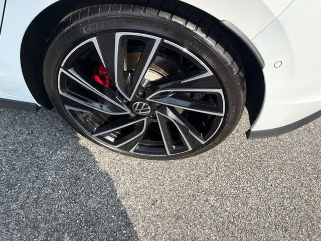 Pre-Owned 2023 Volkswagen Golf GTI Autobahn - photo - 31