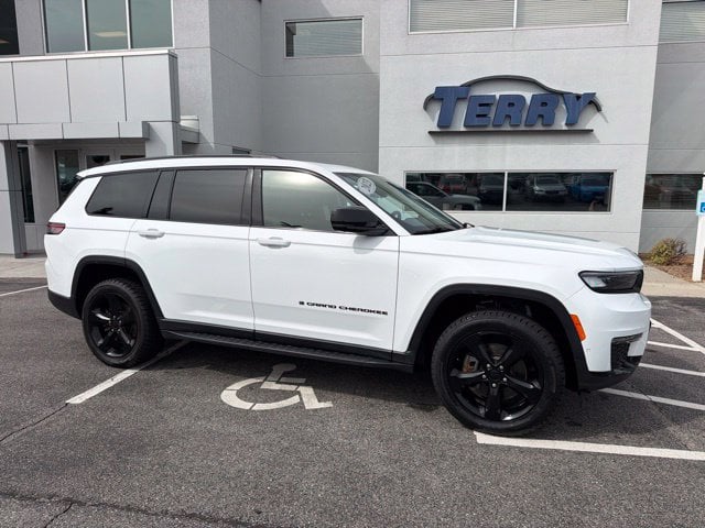 Pre-Owned 2023 Jeep Grand Cherokee L Limited - photo - 0